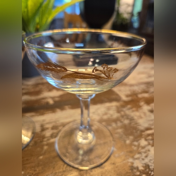 2 Gold Leaf Stemware - Picture 13 of 15